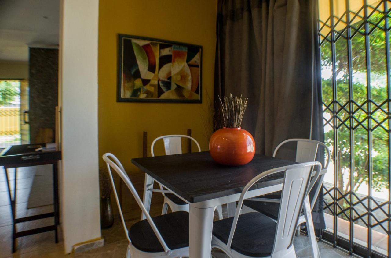 Seroloana Guest House ルステンブルク エクステリア 写真