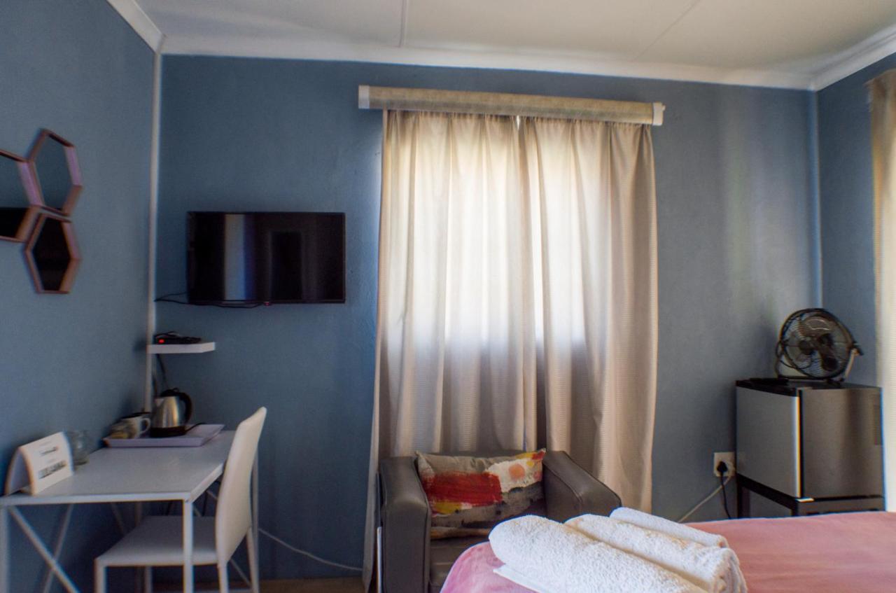Seroloana Guest House ルステンブルク エクステリア 写真