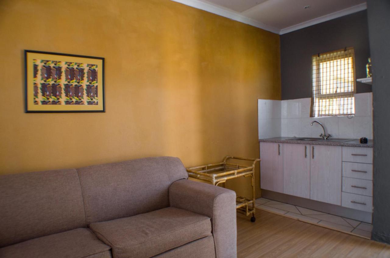 Seroloana Guest House ルステンブルク エクステリア 写真