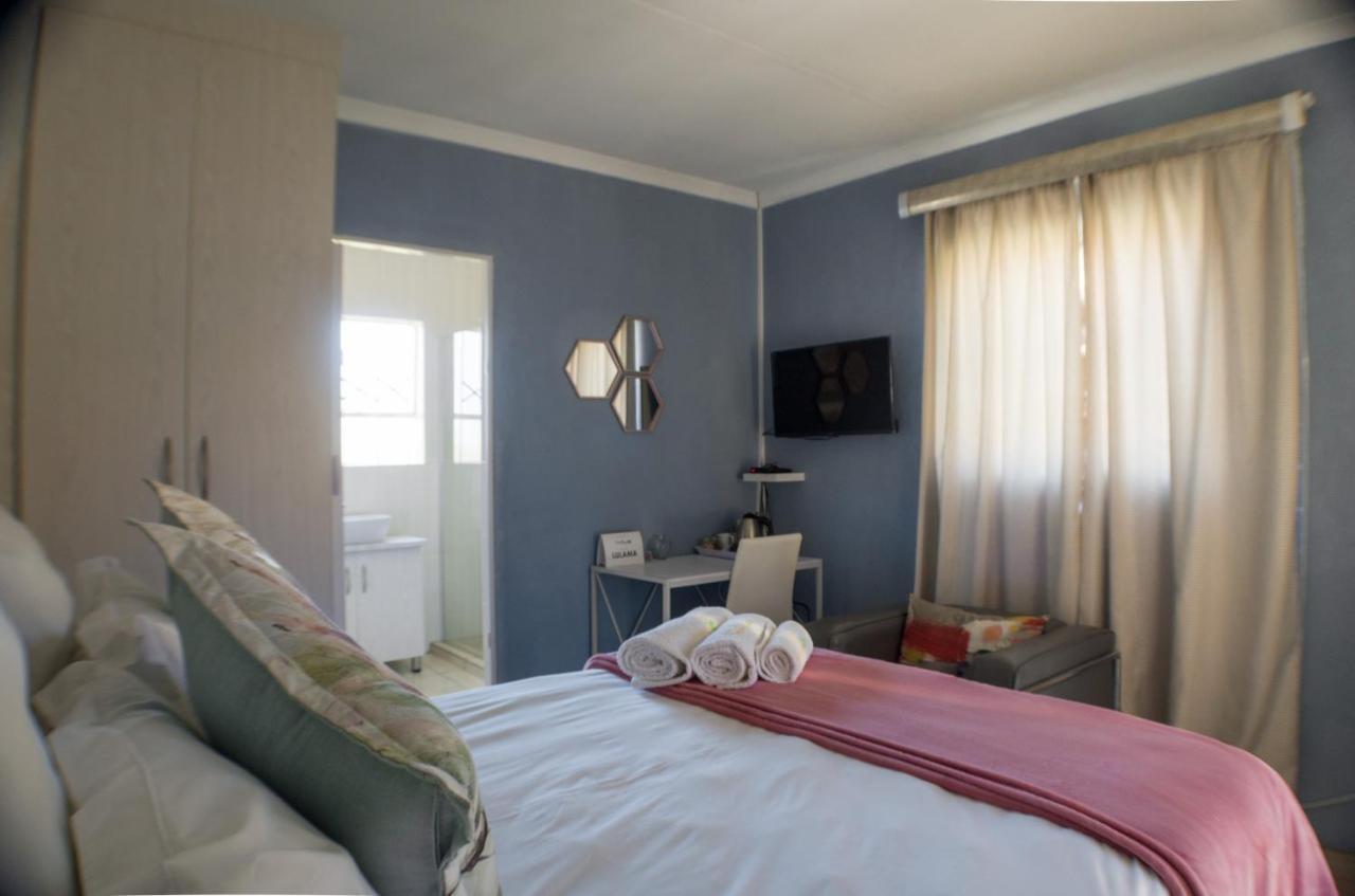 Seroloana Guest House ルステンブルク エクステリア 写真