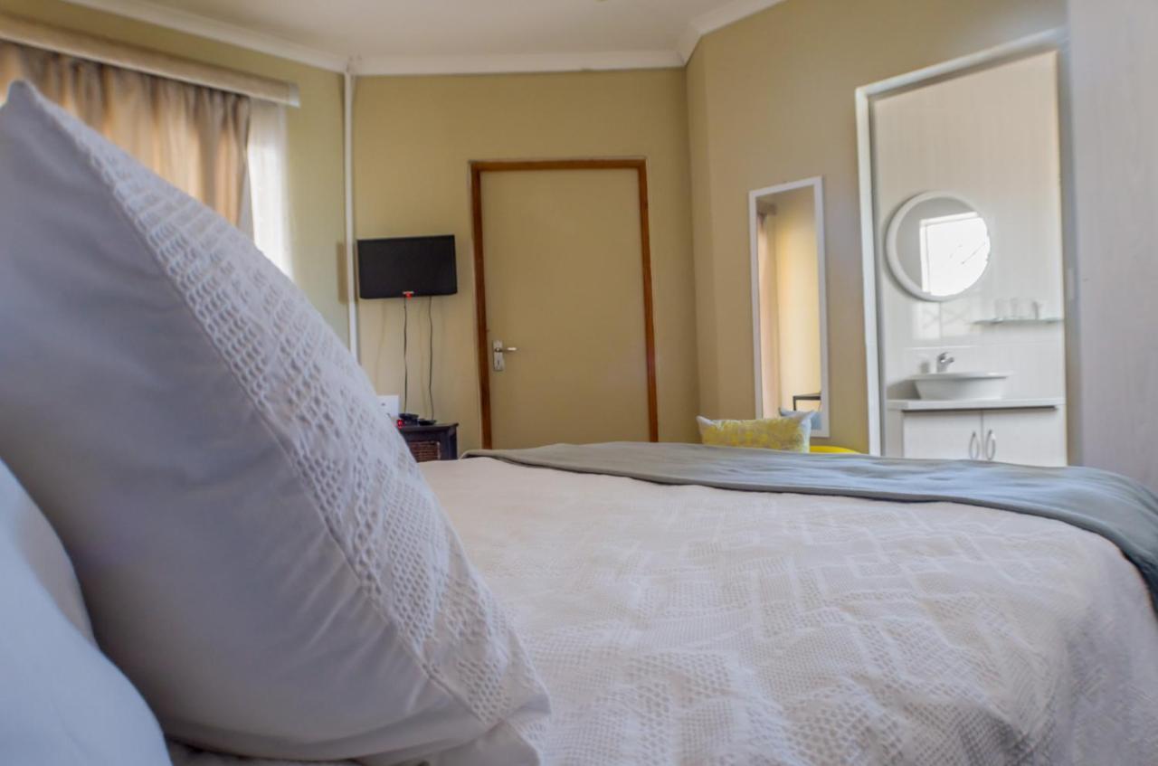 Seroloana Guest House ルステンブルク エクステリア 写真