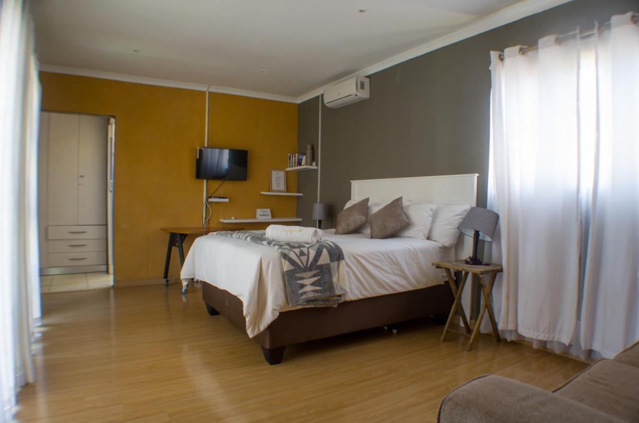 Seroloana Guest House ルステンブルク エクステリア 写真